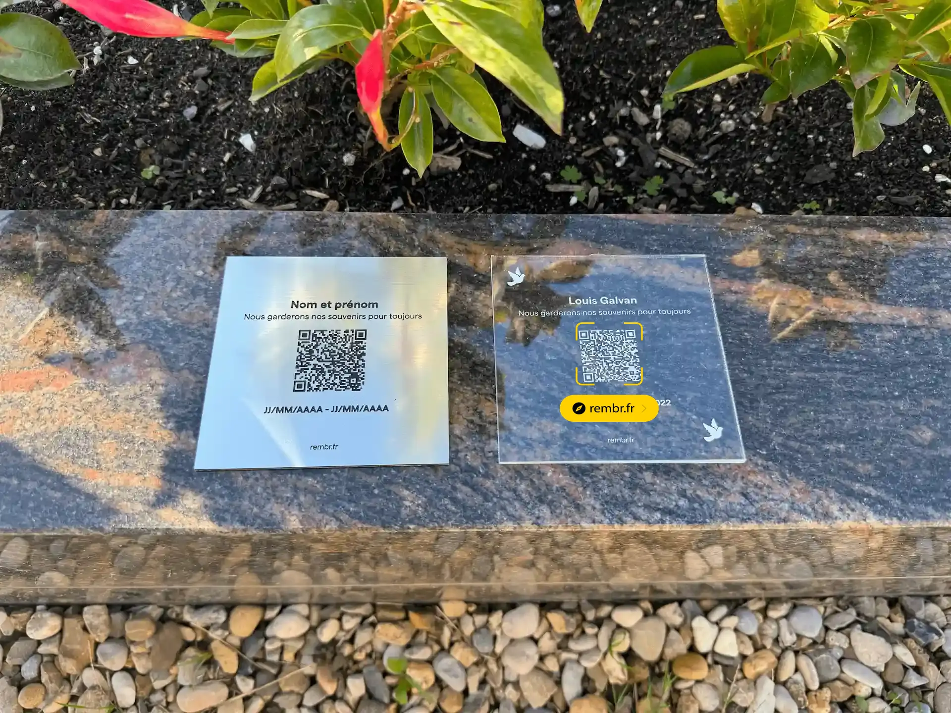 Plaque funéraire QR Code : étapes pour activer et utiliser